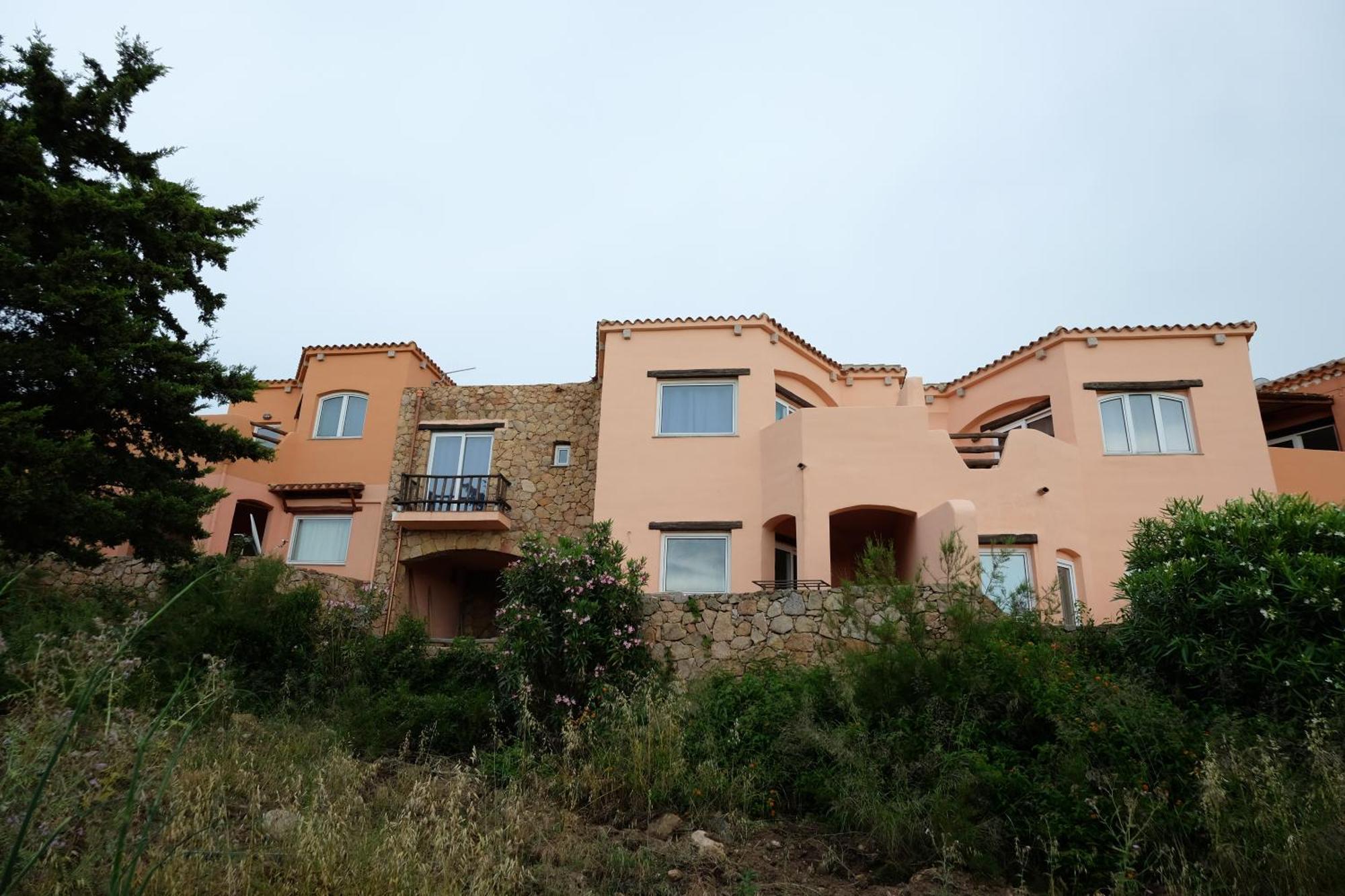Calarossa Sardinia Apartments Isola Rossa Exteriör bild